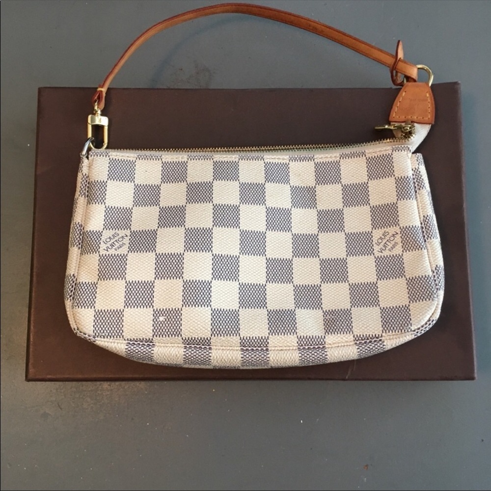 LV Damier Pouchette
